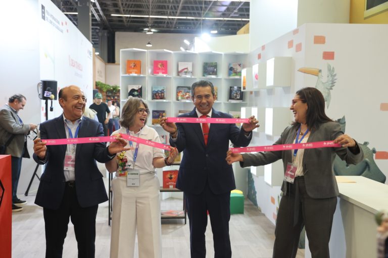 Inauguración del Stand del INE en la 38ª edición de la Feria Internacional del Libro (FIL) Guadalajara 2024. (Foto INE)
