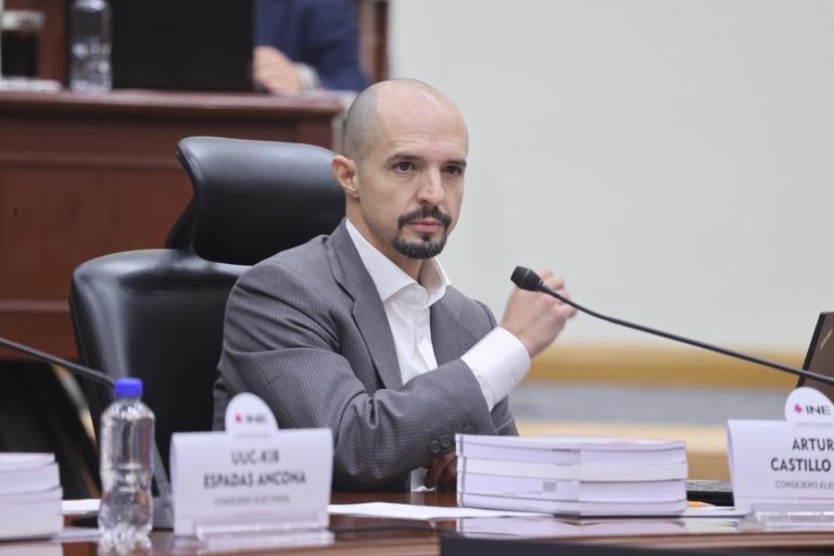 Arturo Castillo Loza, Consejero Electoral.