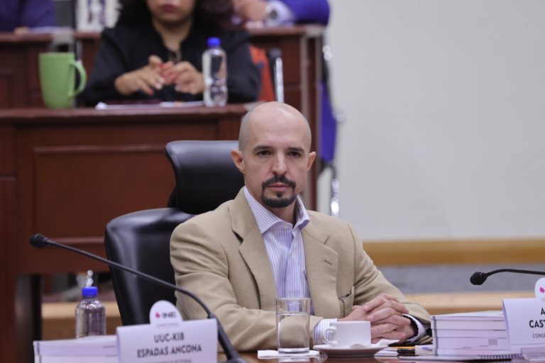 Arturo Castillo Loza, Consejero Electoral. (Alejandro Hernández fotógrafo INE)