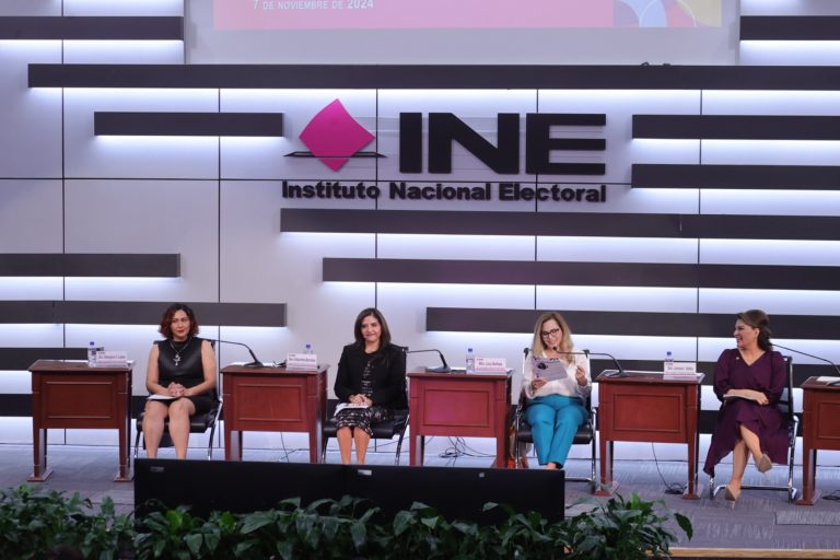 Conversatorio “Legislaturas paritarias: cambiando el rostro del poder político”.