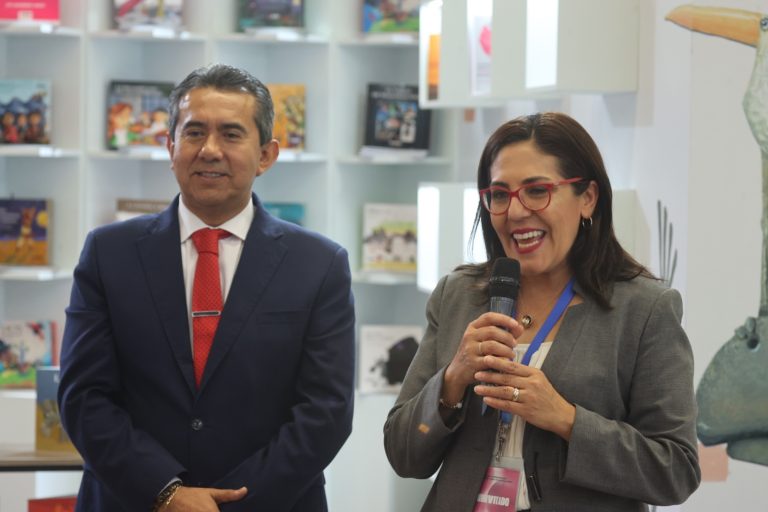 Jorge Montaño Ventura y Claudia Zavala Pérez, Consejera y Consejero Electorales del INE. (Foto INE)