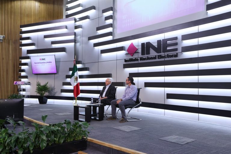 Conferencia Magistral “La aprobación presidencial México 1997-20204 y las encuestas electorales mienten”. (Fotos INE)