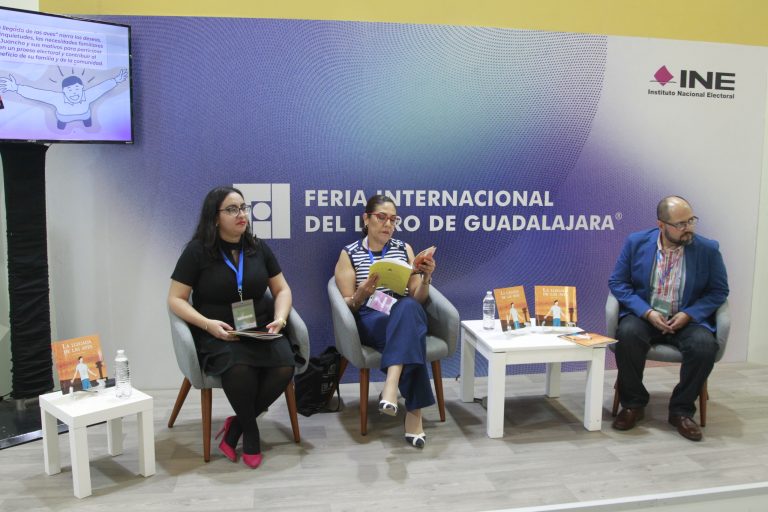 Presentación del libro de la colección Árbol "La llegada de las aves" en la FIL Guadalajara 2024.