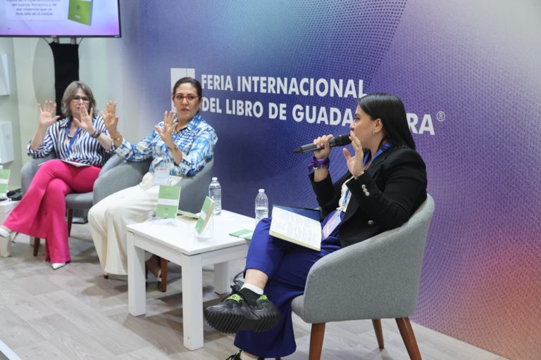 Presentación del libro de la serie Conferencias Magistrales “Violencia digital y mediática”