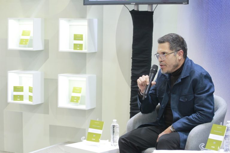 Cristian Flores, Capacitación.