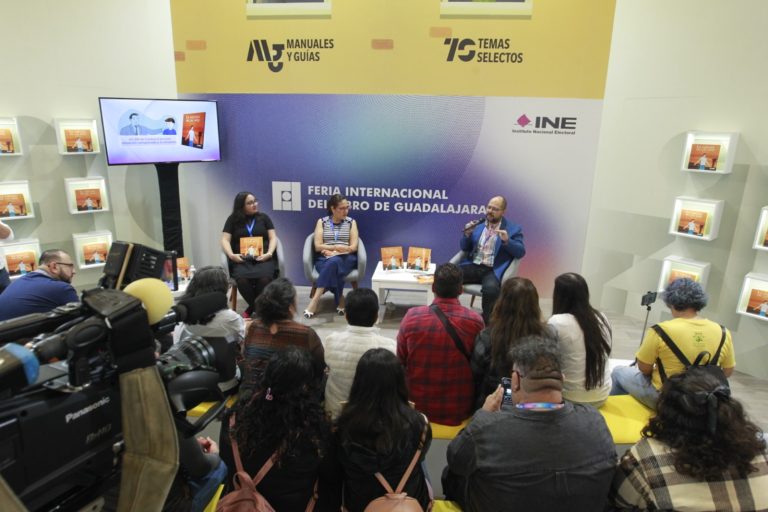 Presentación del libro de la colección Árbol "La llegada de las aves" en la FIL Guadalajara 2024.