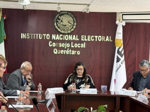 Consejera presidente tomando la palabra en la sesión