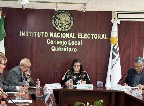 Consejera presidente tomando la palabra en la sesión