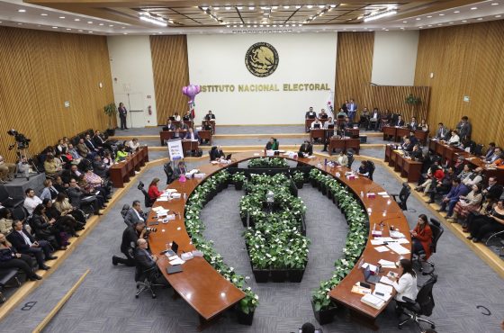Escena panoramica de la Sesión extraordianria del consejo general del INE, 26 de junio de 2025