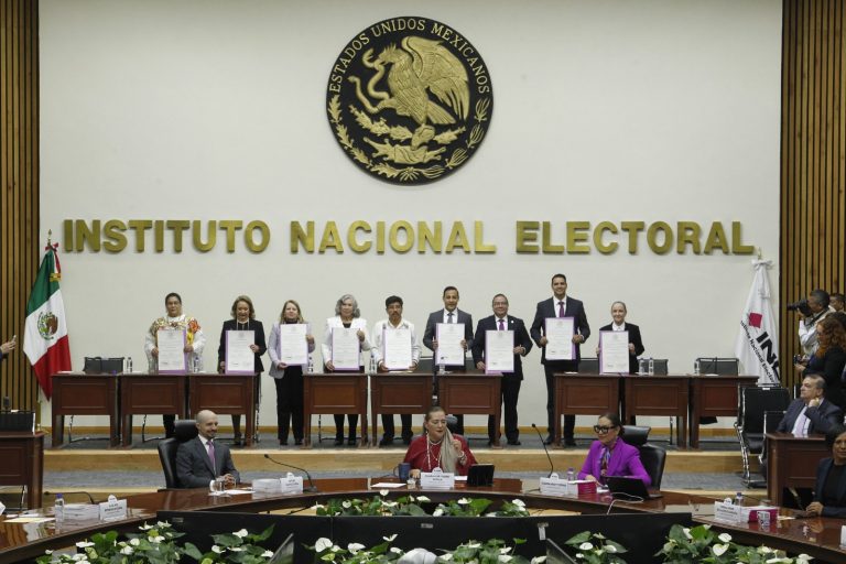 EL INE entregó las constancias a los nuevos integrantes de la Suprema Corte de Justicia de la Nación