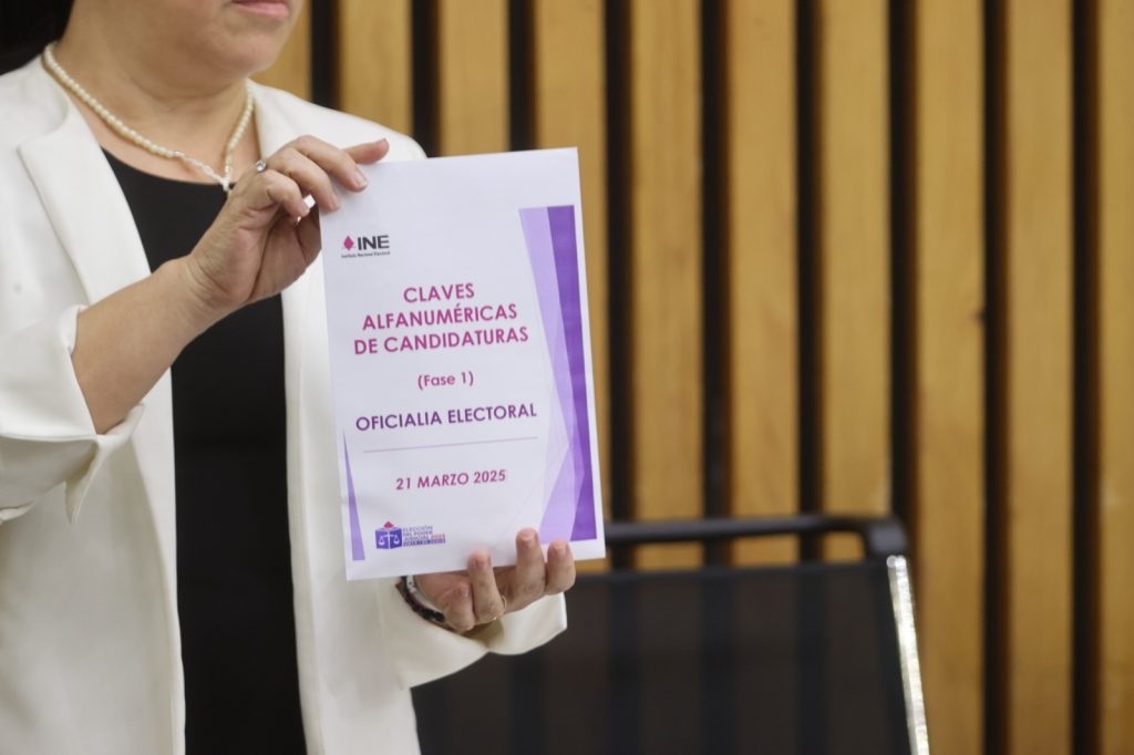 Sobre con los resultados del procedimiento para la asignación de las candidaturas a los cargos para elegir en cada distrito judicial electoral.