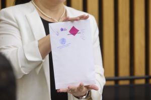 Sobre con los resultados del procedimiento para la asignación de las candidaturas a los cargos para elegir en cada distrito judicial electoral.