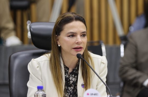 Consejera Carla Humphrey en el pleno del Consejo General