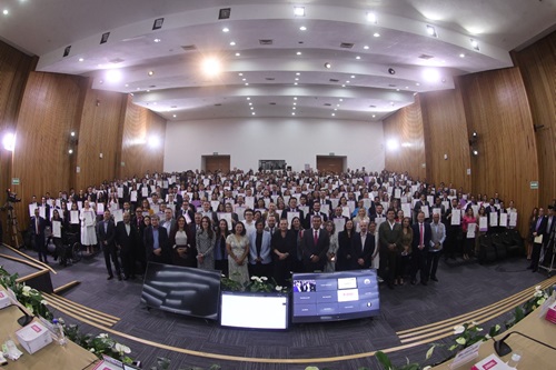 Entrega de constancias de mayoría a magistrados y jueces electos