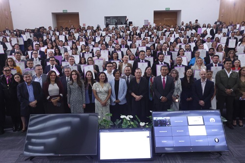 Entrega de constancias de mayoría a magistrados y jueces electos