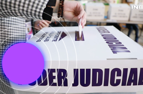 Portada de video con Persona introduciendo su Mujer ejerciendo introduciendo su voto en la urna, durante, la elección del Poder Judicial