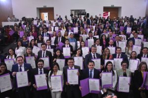 Personas juzgadoras en el auditorio del INE para la entrega de constancias