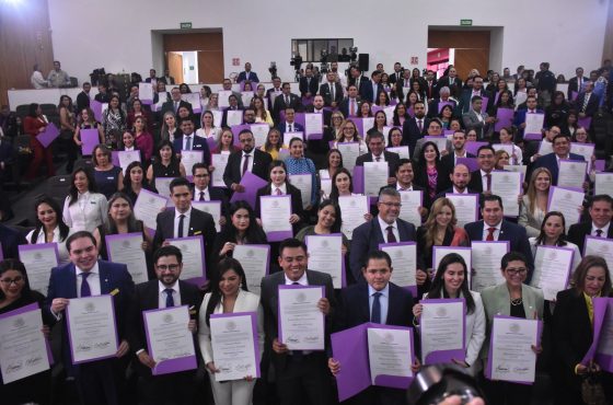 Personas juzgadoras en el auditorio del INE para la entrega de constancias
