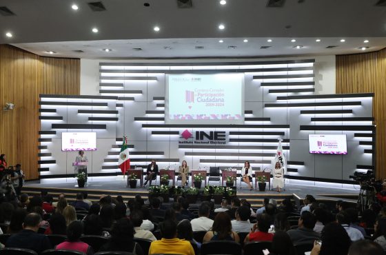 Imagen abierta del auditorio del instituto con las personas participantes en la Presentación Nacional de la Plataforma de los Conteos Censales de Participación Ciudadana 2009-2024.