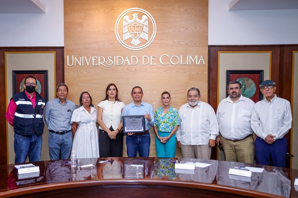 personal de la universidad de Colima y del INE en la entidad