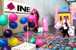 Niñas jugando en isla del INE en Baja California