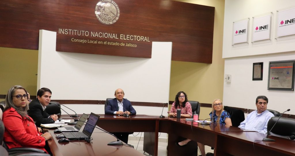 Integrantes del INE Jalisco en reunión con auditores