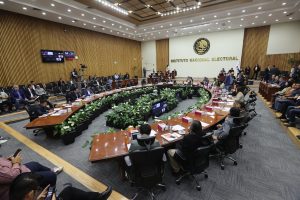 Salón del Consejo General del INE en sesión