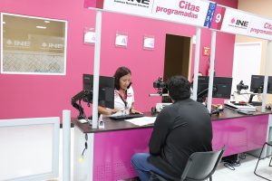 persona joven en Módulo de Atención Ciudadana en Puebla