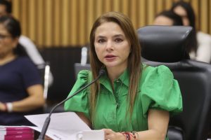 Carla Humphrey Jordan, Consejera Electoral en su participación en la sesión.