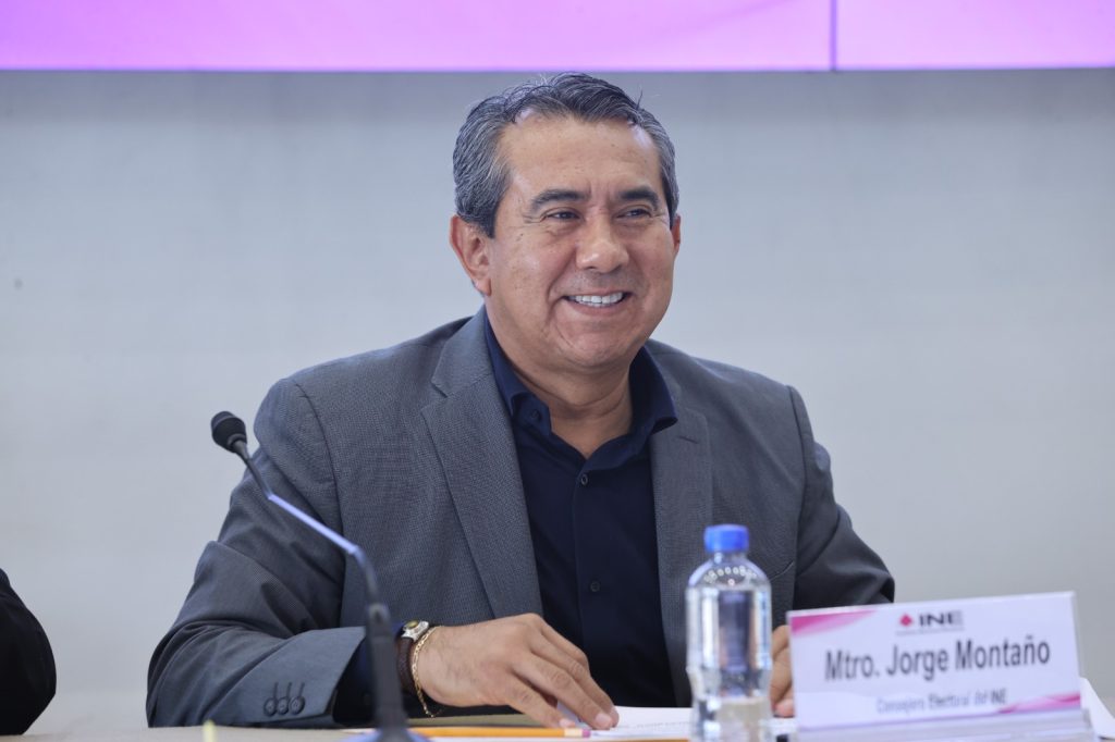 Jorge Montaño Ventura, Consejero Electoral en su participación en el evento.