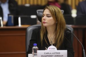 Carla Humphrey Jordan, Consejera Electoral en su participación en la sesión.