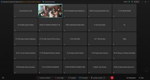 pantalla negra con varios recuadros con nombres