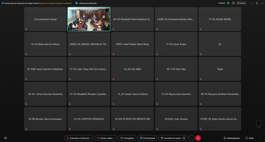 pantalla negra con varios recuadros con nombres