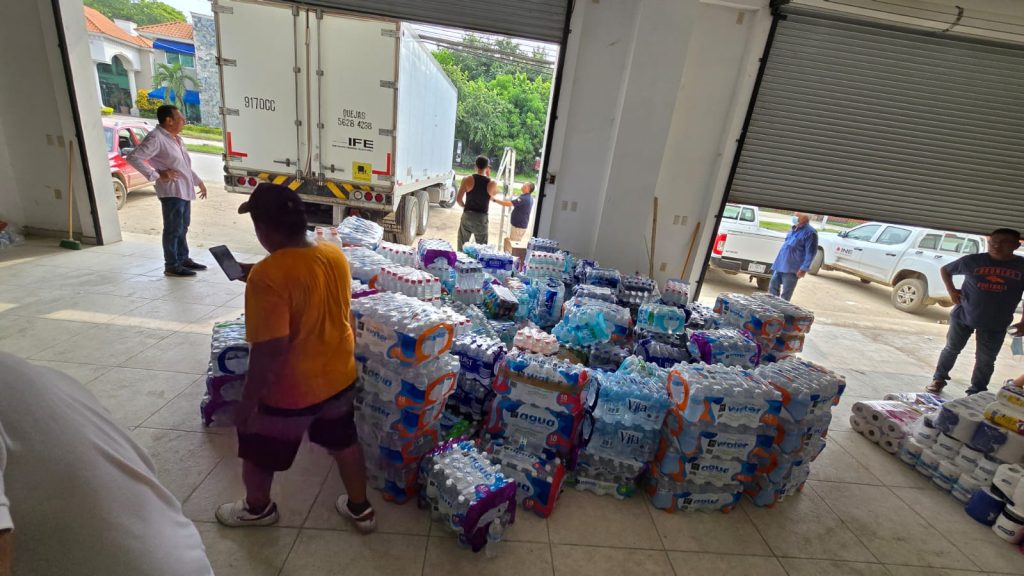 Recolección y entrega de víveres para personas damnificadas en Veracruz