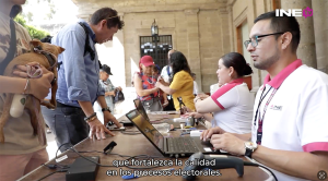 Personas ejerciendo su derecho al voto