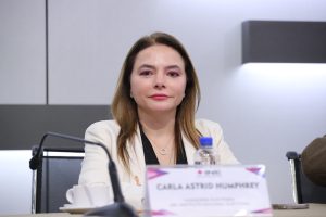 Carla Humphrey Jordan, Consejera Electoral en su participación en el evento.