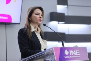 Carla Humphrey Jordan, Consejera Electoral en su participación en el evento.