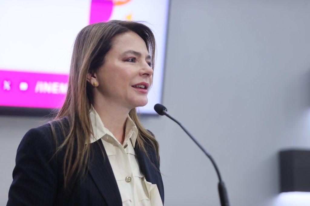 Consejera Electoral Carla Humphrey Feria del Libro INE