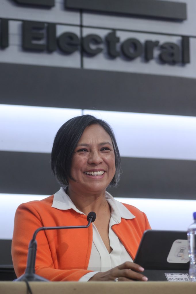 Consejera Electoral Norma De La Cruz Feria del Libro INE