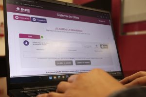 pantalla de computadora con la plataforma de citas del INE