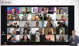 Toma de participantes en el cierre de 3era Edición Liderazgo de las Mujeres en la Política