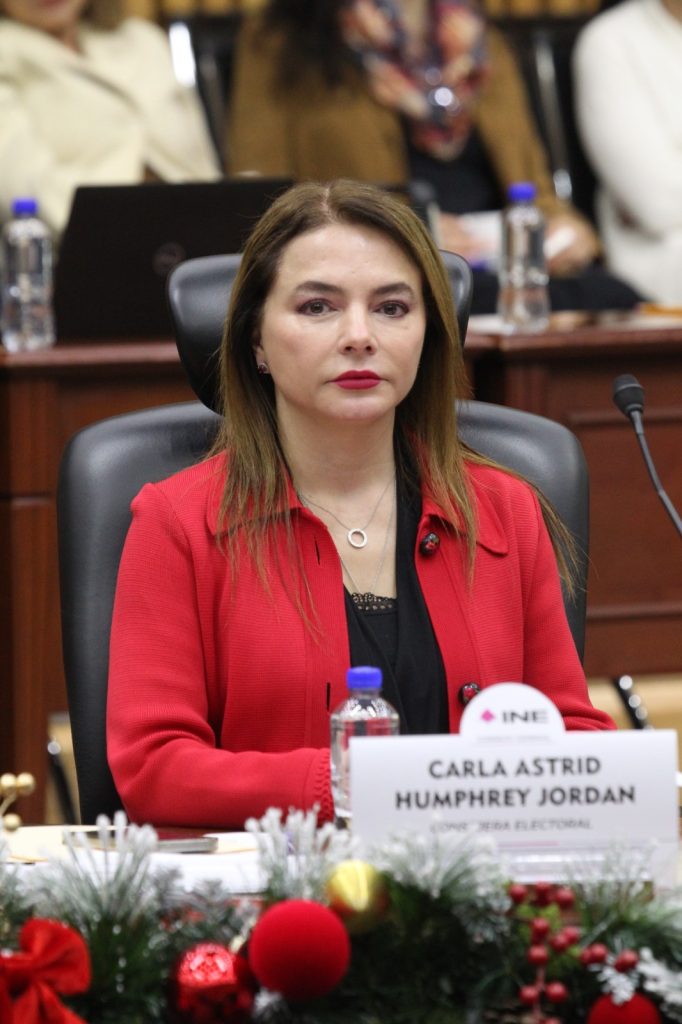 Carla Humphrey Jordan Consejera Electoral en su participación en el evento.