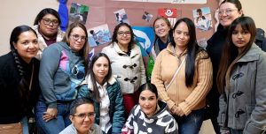 varias mujeres posando para la foto