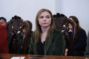 Carla Humphrey Jordan, Consejera Electoral en su participación en la reunión.