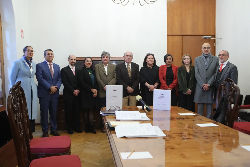 Entrega de propuestas del INE a la Comisión Presidencial