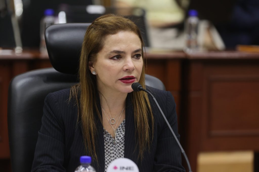 Carla Humphrey Jordan, Consejera Electoral en su participación en la sesión.