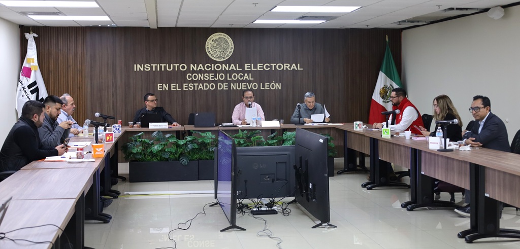 personas en reunión de trabajo