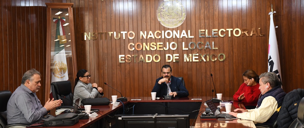 personas en una reunión de trabajo