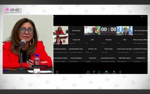 Pantalla con los recuadros de las personas participantes en el evento.