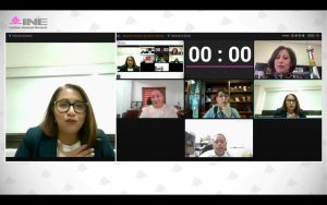 Pantalla con los recuadros de las personas participantes en el evento.